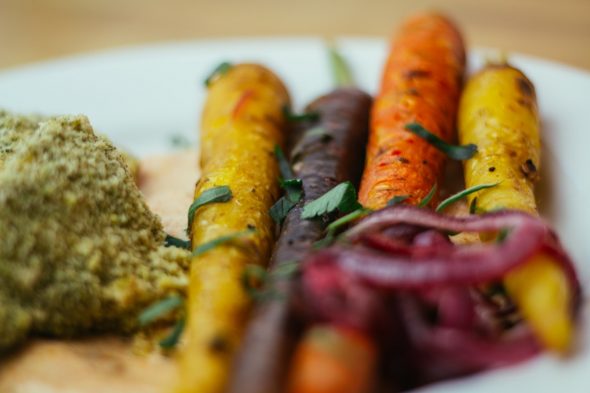 bakedchicken-with-heirloomcarrots-spicyyogurt-23_web