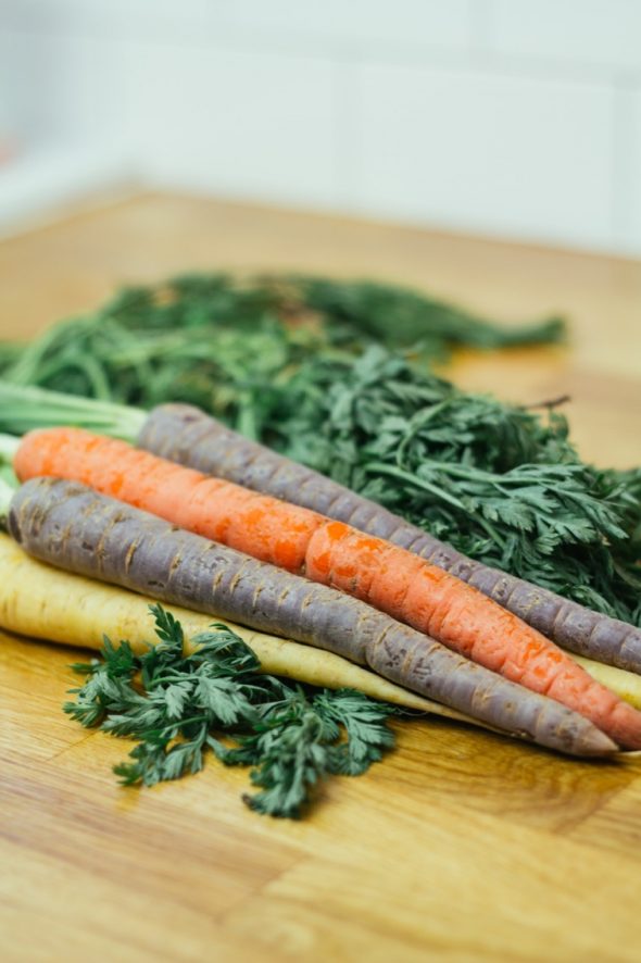 bakedchicken-with-heirloomcarrots-spicyyogurt-2_web