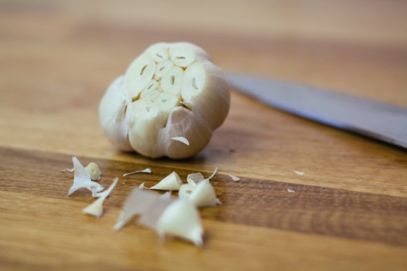 bakedchicken-with-heirloomcarrots-spicyyogurt-3_web